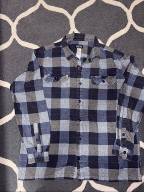 Patagonia Men's Navy Gray and Light Blue Plaid Button-Up Shirt